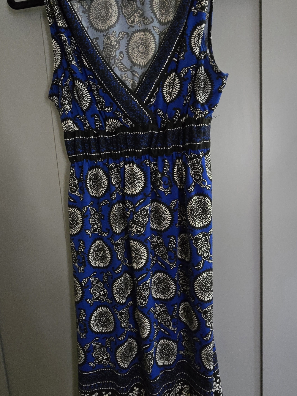 Max Edition Blue and Black Floral V-Neck Sleeveless Maxi Dress